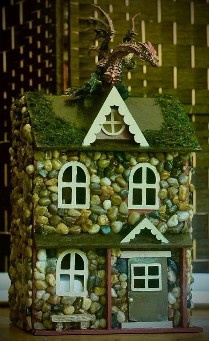 ONE OF A KIND FULLY ASSEMBLED CUSTOM MINIATURE  DOLLHOUSE  WITH LIGHTING