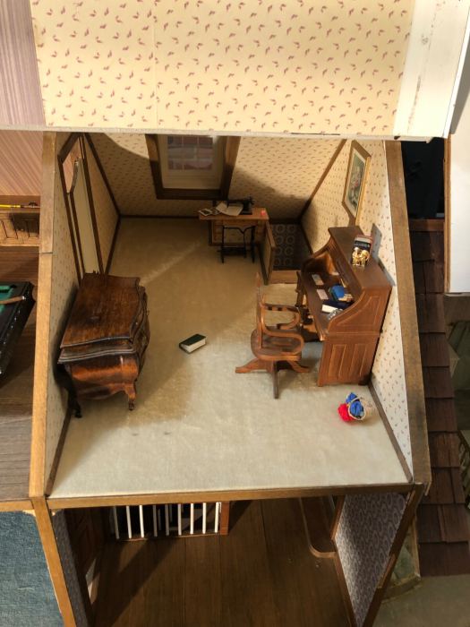 Dollhouse--Custom Made--1:12 scale
