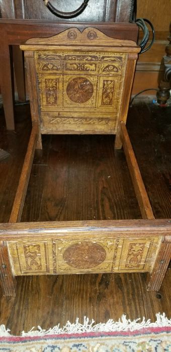 ANTIQUE BLISS ? LITHOGRAPH OVER WOOD VICTORIAN DOLL BED 