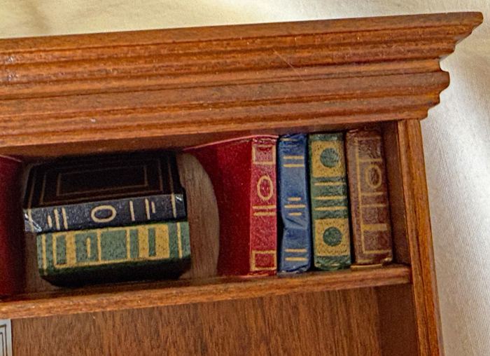 IGMA Artisan Roger Gutheil 1991 Mini Dollhouse Bookcase Library 12:1  ZZ808