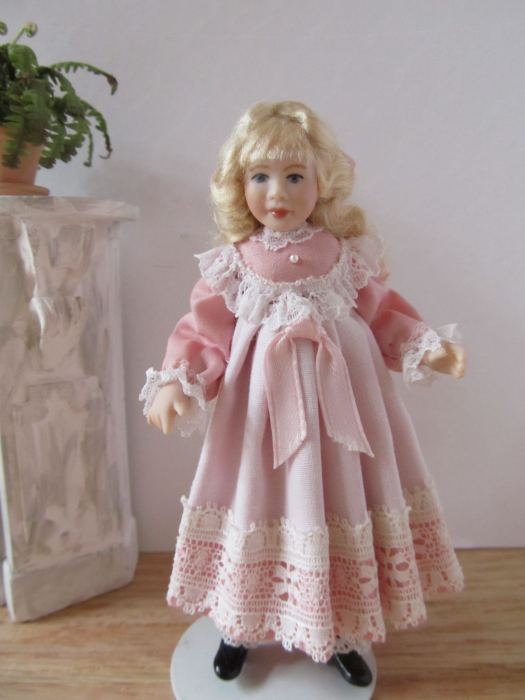 Artisan Helen Cohen Victorian Girl Doll Blonde Hair   Dollhouse Miniature 1:12