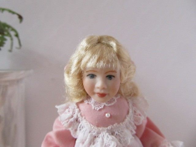 Artisan Helen Cohen Victorian Girl Doll Blonde Hair   Dollhouse Miniature 1:12