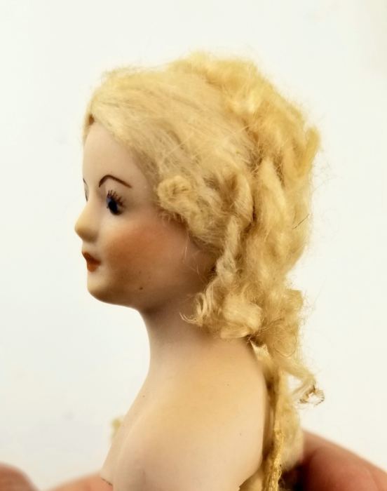 DOLLHOUSE  BLONDE PORCELAIN ARTIST LADY DOLL~FINE DETAILS~DRESSED CLOTH BODY. 6"