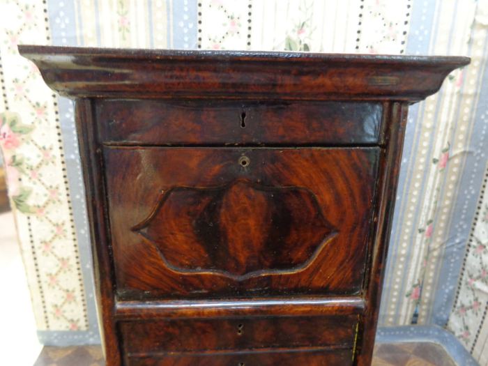 Antique dollhouse furniture Rock & Graner antique tin toy for doll house